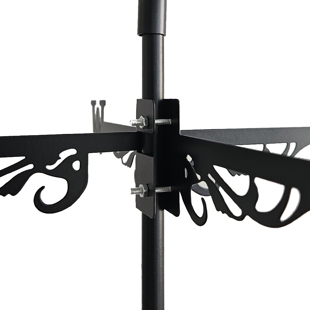 שבשבת תרנגול מברזל שחור, מבט כללי לעיצוב הגינה.