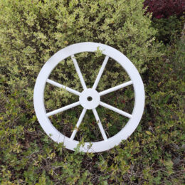 גלגל נוי מעץ בקוטר 60 ס"מ לעיצוב הגינה גוון לבן דגם 1001-C-WHITE